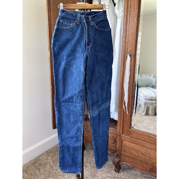 Levi's Vintage High Waisted Mom Jeans Dark Wash Denim Classic‎ Style USA Size 3 - Picture 1 of 12